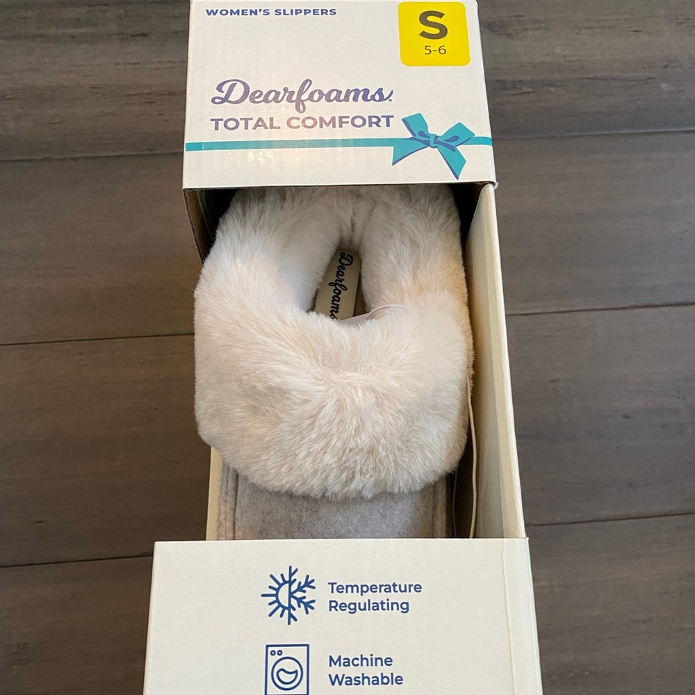 NEW! Dearfoams Total Comfort Memory Foam Slippers